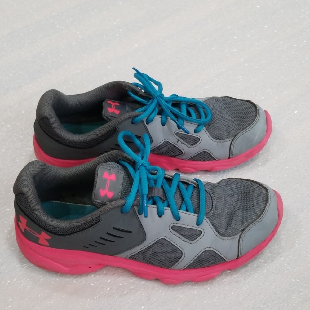 Under armor's big girl shoes size 7 youth